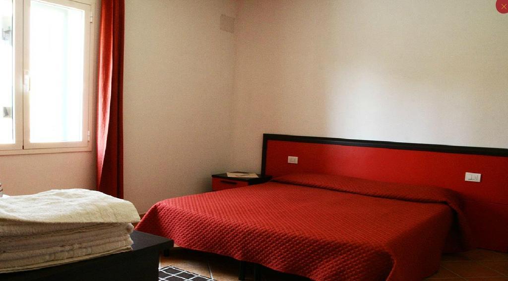 Gallo Spot Hotell San Teodoro  Rum bild
